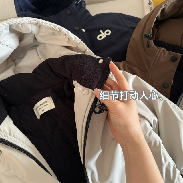 簡約字母保暖機能外套