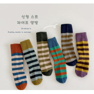 繽紛條紋中筒襪(六雙入）
