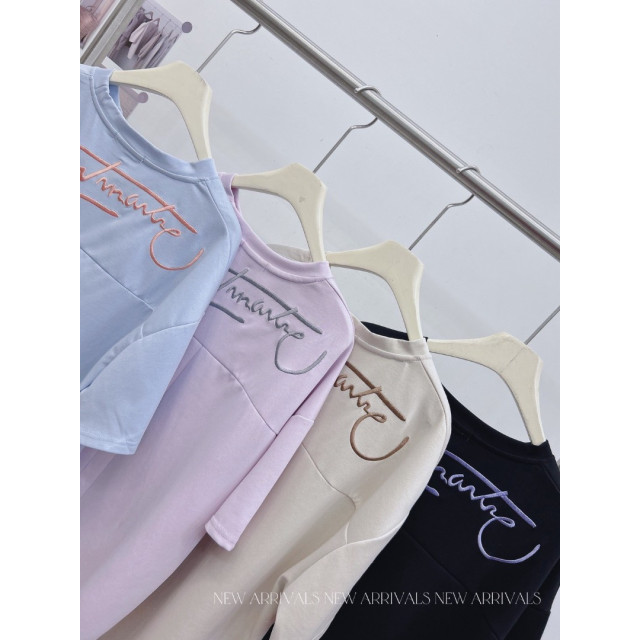 後背刺繡開叉寬鬆TEE