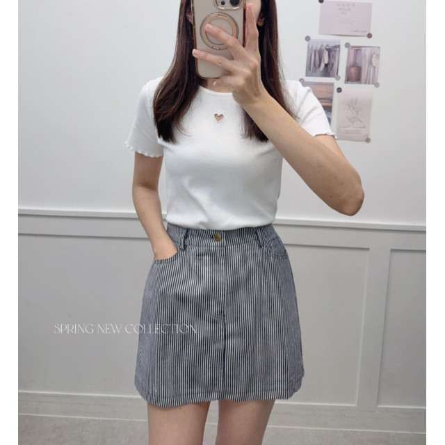 愛心鏤空木耳邊上衣