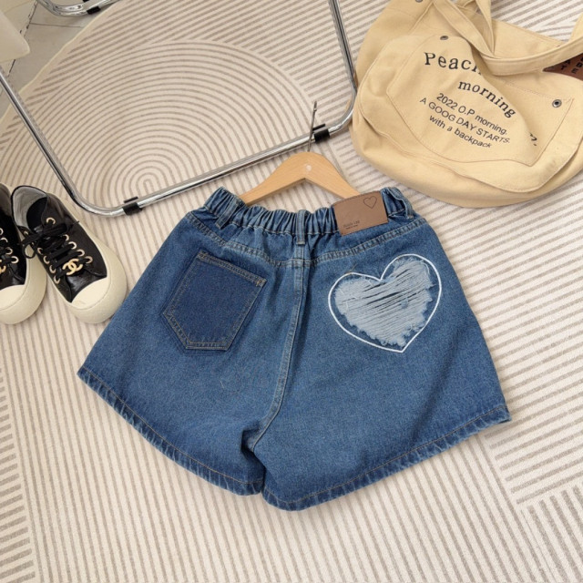 愛心刺繡牛仔短褲