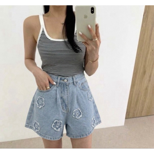 毛邊小花打摺牛仔短褲