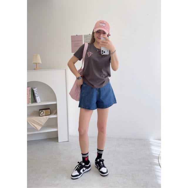 愛心刺繡牛仔短褲