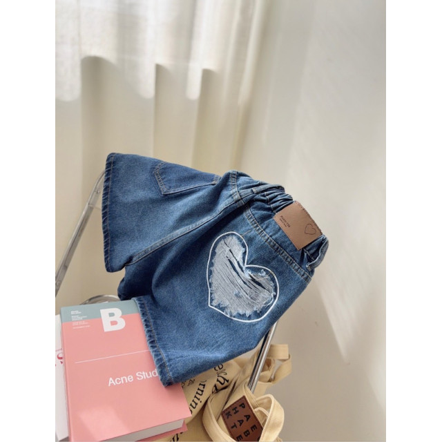 愛心刺繡牛仔短褲