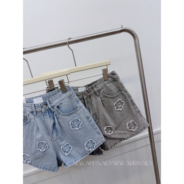 毛邊小花打摺牛仔短褲