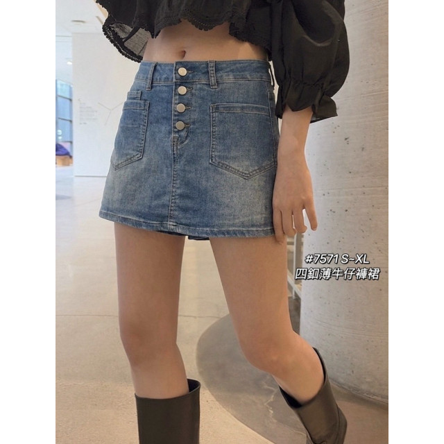 四釦薄牛仔褲裙