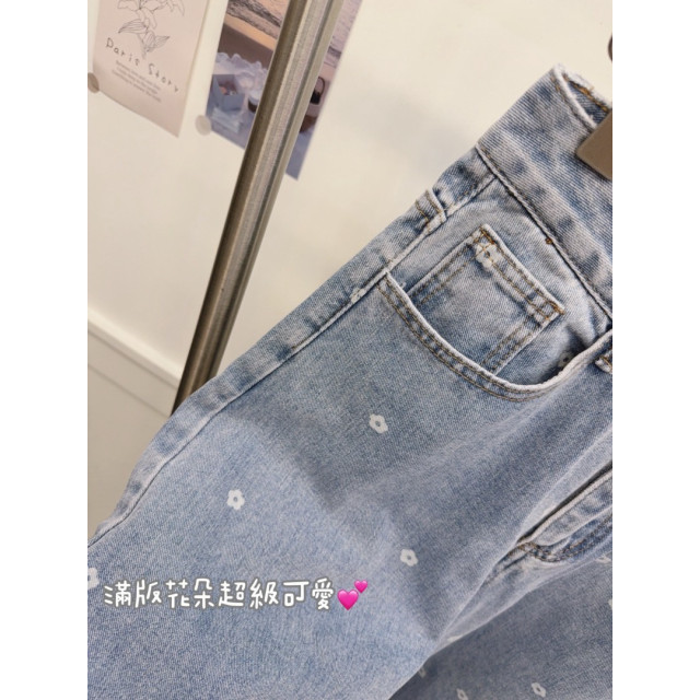 滿版小花牛仔彎刀褲