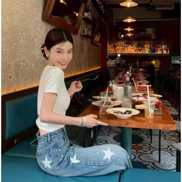 方領美背扭結造型上衣