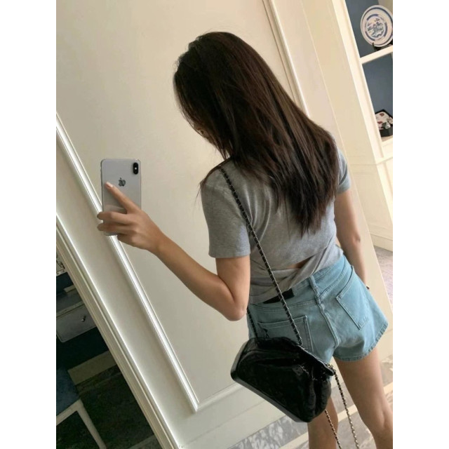 方領美背扭結造型上衣