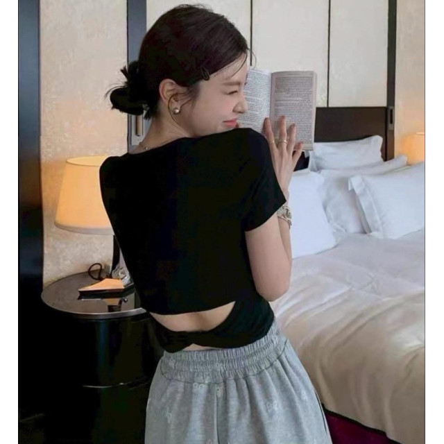 方領美背扭結造型上衣