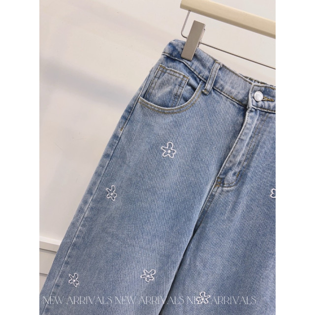 韓版精緻刺繡小花後鬆緊腰直筒牛仔寬褲