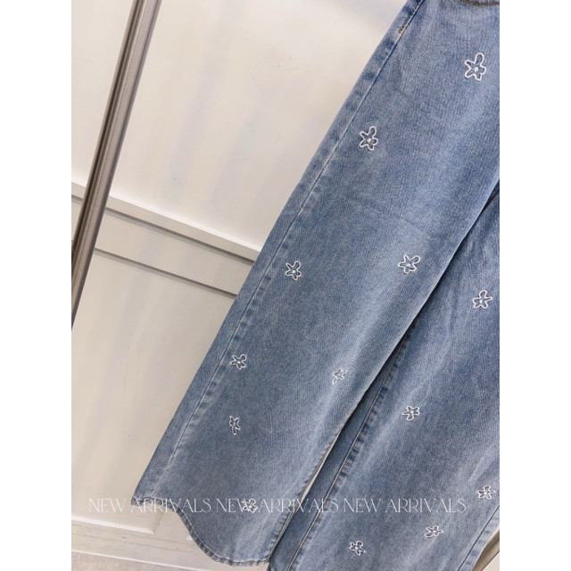 韓版精緻刺繡小花後鬆緊腰直筒牛仔寬褲