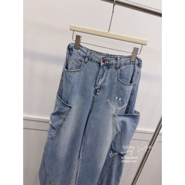 韓版超有型後鬆緊微笑刺繡工裝牛仔彎刀褲