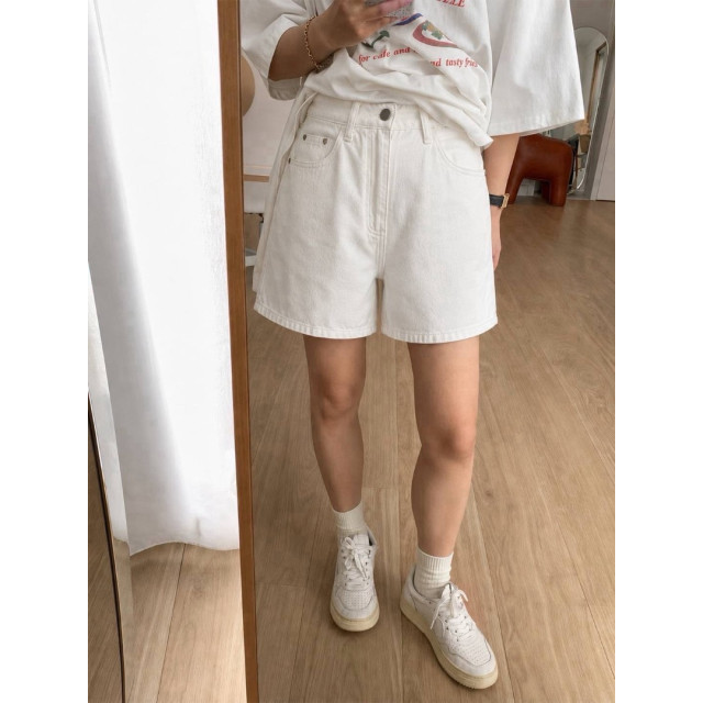 韓系顯瘦愛心鉚釘牛仔短褲