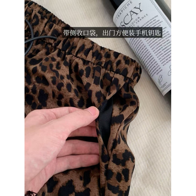 率性豹紋抽繩短褲