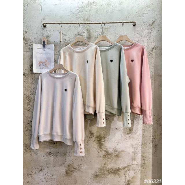 手袖三顆愛心刺繡牛奶棉上衣
