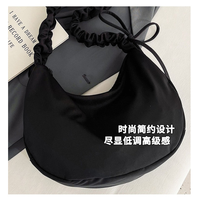 韓系百搭皺褶斜背包