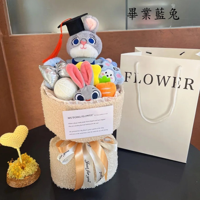 卡通玩偶畢業花束