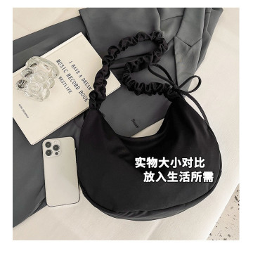 韓系百搭皺褶斜背包