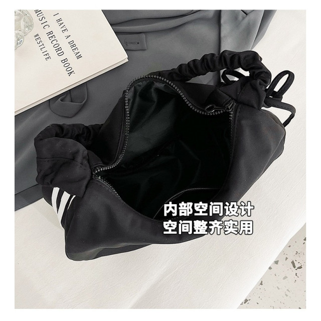 韓系百搭皺褶斜背包