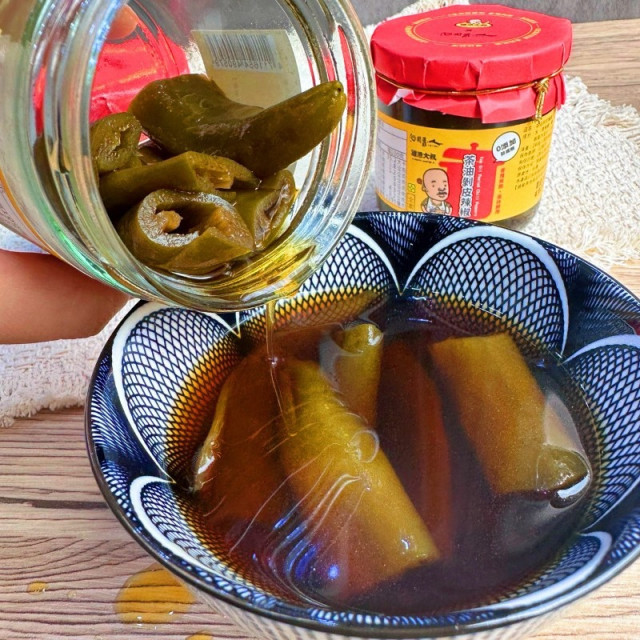 雞湯大叔 X 洄瀾醬人｜茶油剝皮辣椒